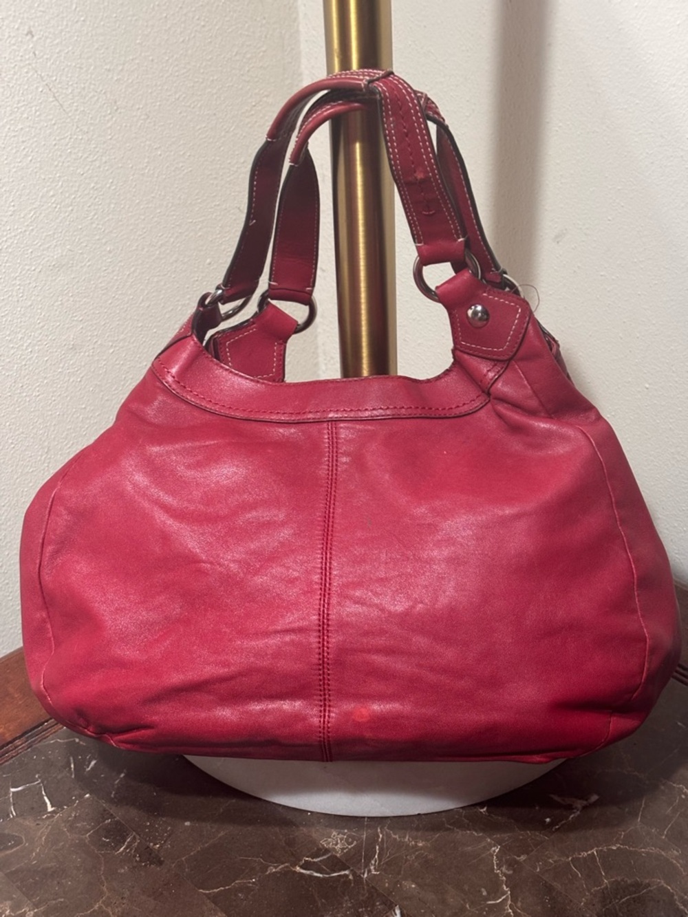 Stylish Red Leather Shoulder Bag - Fashionable Everyday Carry - Picture 2 of 8
